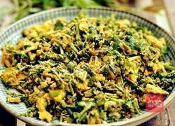 鸡蛋爆炒香椿芽的做法图解5