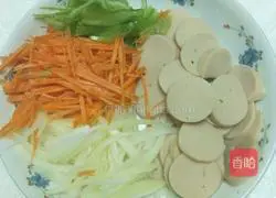 How to make fried noodles with ham 1