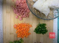 酱油炒饭的做法图解1