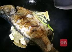 红烧淡水鲈鱼的做法图解4