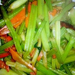 辣爆芹菜的做法[图]