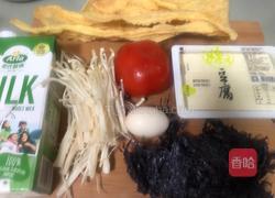 番茄豆腐牛奶杂锦汤的做法图解1