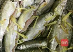 Illustration of how to make fried fish at home 1