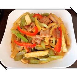 五花肉爆炒香干西芹的做法[图]