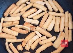 五花肉爆炒香干西芹的做法图解4