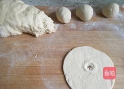 家常鸡蛋五香油饼的做法图解5