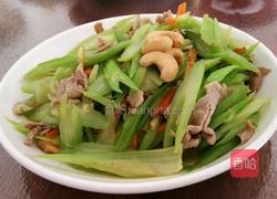清炒西芹腰果的做法图解3