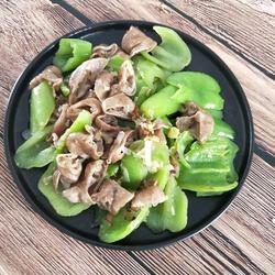辣椒炒肥肠的做法[图]