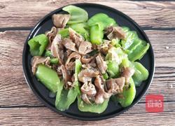 辣椒炒肥肠的做法图解1