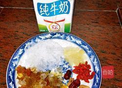 雪燕桃胶皂角米炖奶的做法图解2