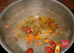 雪燕桃胶皂角米炖奶的做法图解4