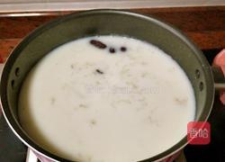 雪燕桃胶皂角米炖奶的做法图解6