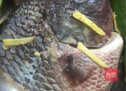 老干妈蒜苗香芹闷罗非鱼的做法图解1