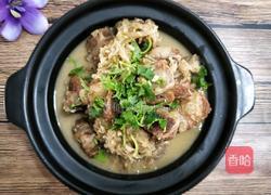 排骨炖酸菜的做法图解1