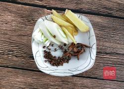 排骨炖酸菜的做法图解4