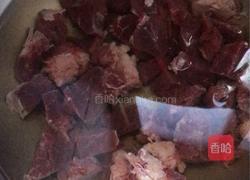 牛肉煨胡萝卜?的做法图解1