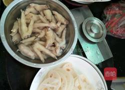 凉拌鸡爪莲藕的做法图解1