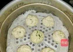 Illustration of how to make leek and egg buns 5