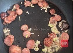 腊肠蔬菜炒饭的做法图解3