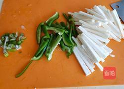 耗油杏鲍菇炒尖椒 肉嘟嘟比肉还好吃的做法图解1