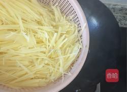 土豆丝炒韭菜的做法图解7