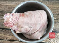 扒猪肘子的做法图解1