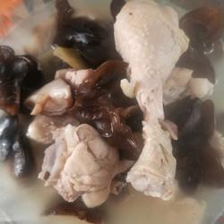 香菇木耳鸡腿汤的做法[图]
