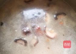 香菇木耳鸡腿汤的做法图解6