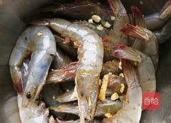 〔正月十五闹元宵〕蒜蓉粉丝蒸大虾的做法图解5