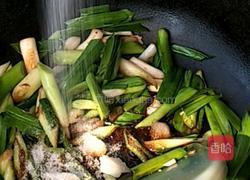 蒜苗炒香干鸡蛋的做法图解3