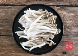 蟹味菇炒肉的做法图解2