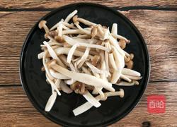 蟹味菇炒肉的做法图解7