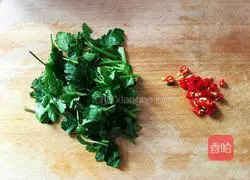 Illustration of how to make cold mung bean sprouts 4