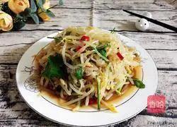 Illustration of how to make cold mung bean sprouts 8