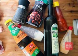 黑椒西冷牛排配鸡汁土豆泥 时蔬鲜果沙拉的做法图解2