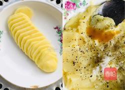 黑椒西冷牛排配鸡汁土豆泥 时蔬鲜果沙拉的做法图解3