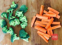 黑椒西冷牛排配鸡汁土豆泥 时蔬鲜果沙拉的做法图解5