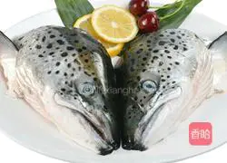 Illustration of how to make fish head with chopped pepper 1