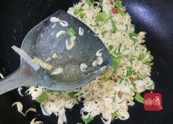 青椒炒虾皮的做法图解8