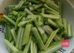 芹菜炒海参的做法图解1