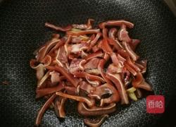 蒜苔炒五香猪耳的做法图解5