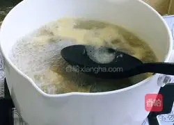 Illustration of how to make small seafood and leek soup 5