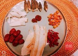 羊肚菌杏鲍菇瑶柱鸡汤的做法图解1