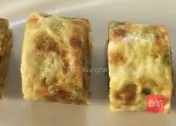 Illustration of how to make multi-element egg rolls 9