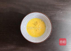 泡面蛋饼的做法图解1