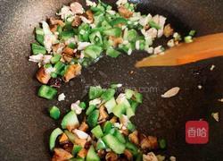 青椒香菇鸡丁烩日本豆腐的做法图解4