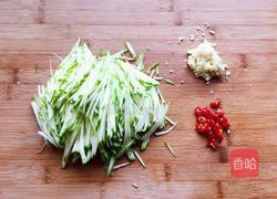 凉拌西葫芦丝的做法图解2