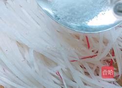 糖醋萝卜丝的做法图解2