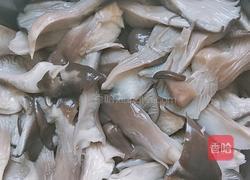 蘑菇炖豆腐的做法图解2