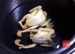 红枣枸杞乳鸽汤的做法图解5